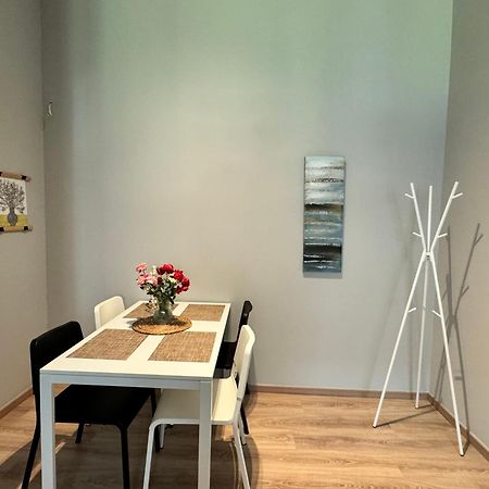 Urban Breeze Aparment 1 Apartment Athena Bagian luar foto