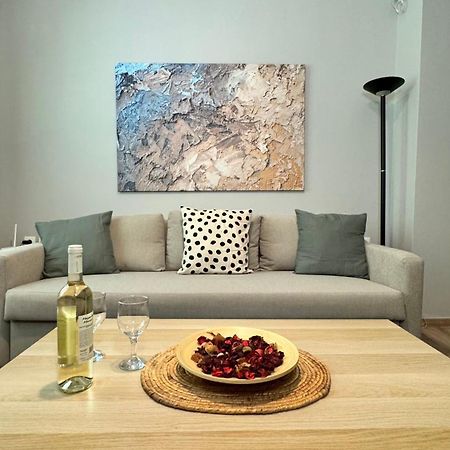 Urban Breeze Aparment 1 Apartment Athena Bagian luar foto