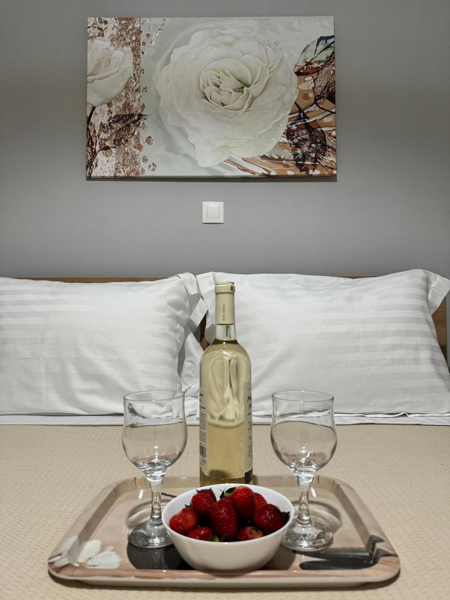 Urban Breeze Aparment 1 Apartment Athena Bagian luar foto