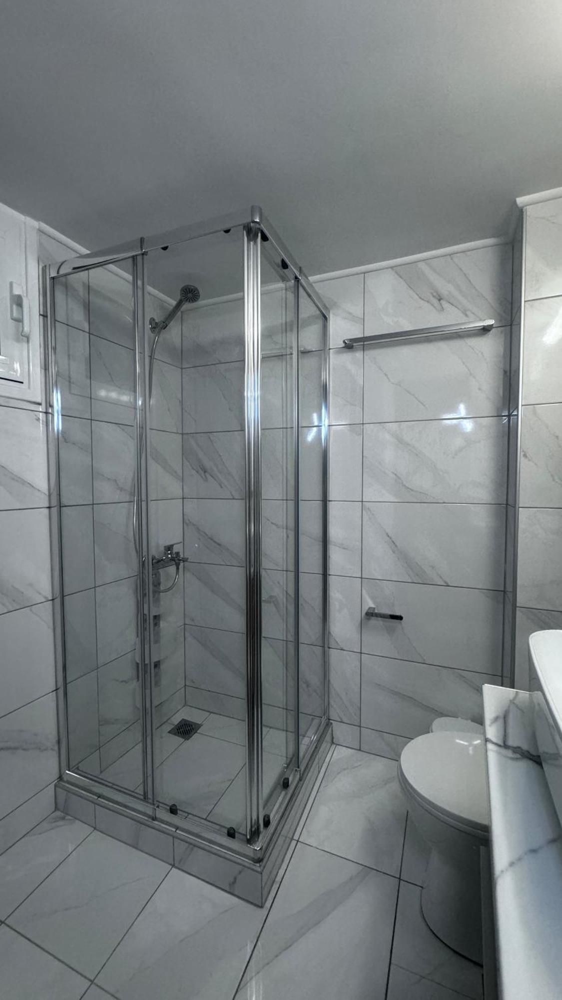 Urban Breeze Aparment 1 Apartment Athena Bagian luar foto