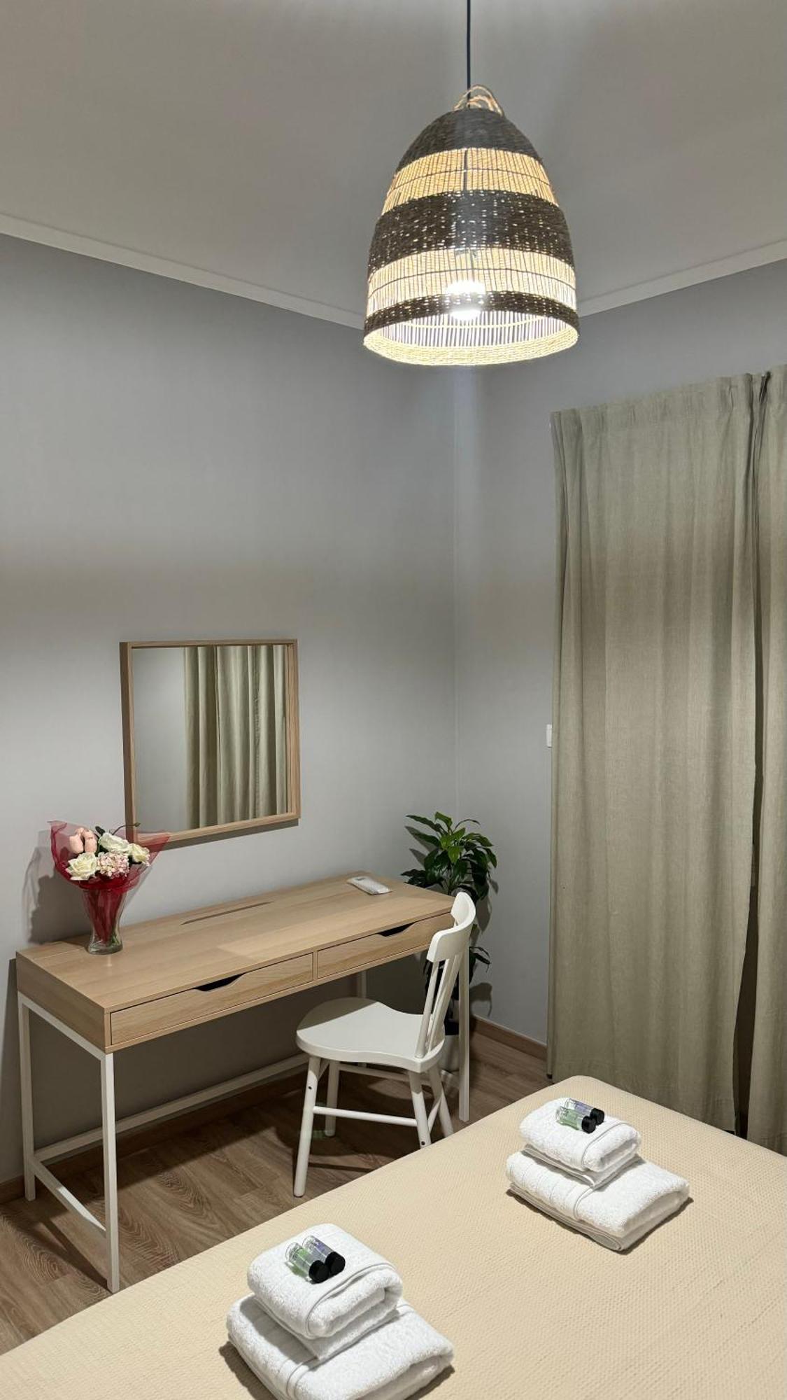 Urban Breeze Aparment 1 Apartment Athena Bagian luar foto