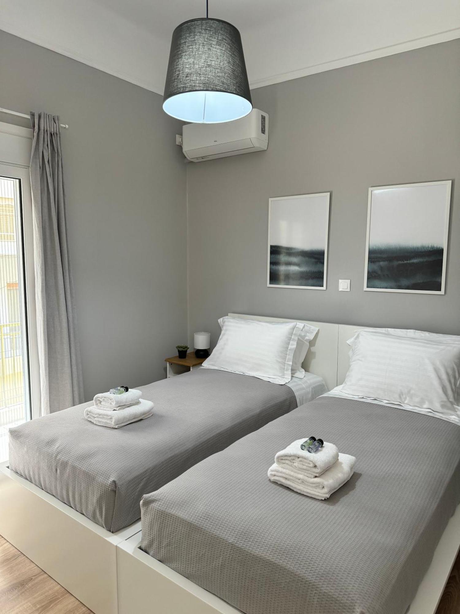Urban Breeze Aparment 1 Apartment Athena Bagian luar foto