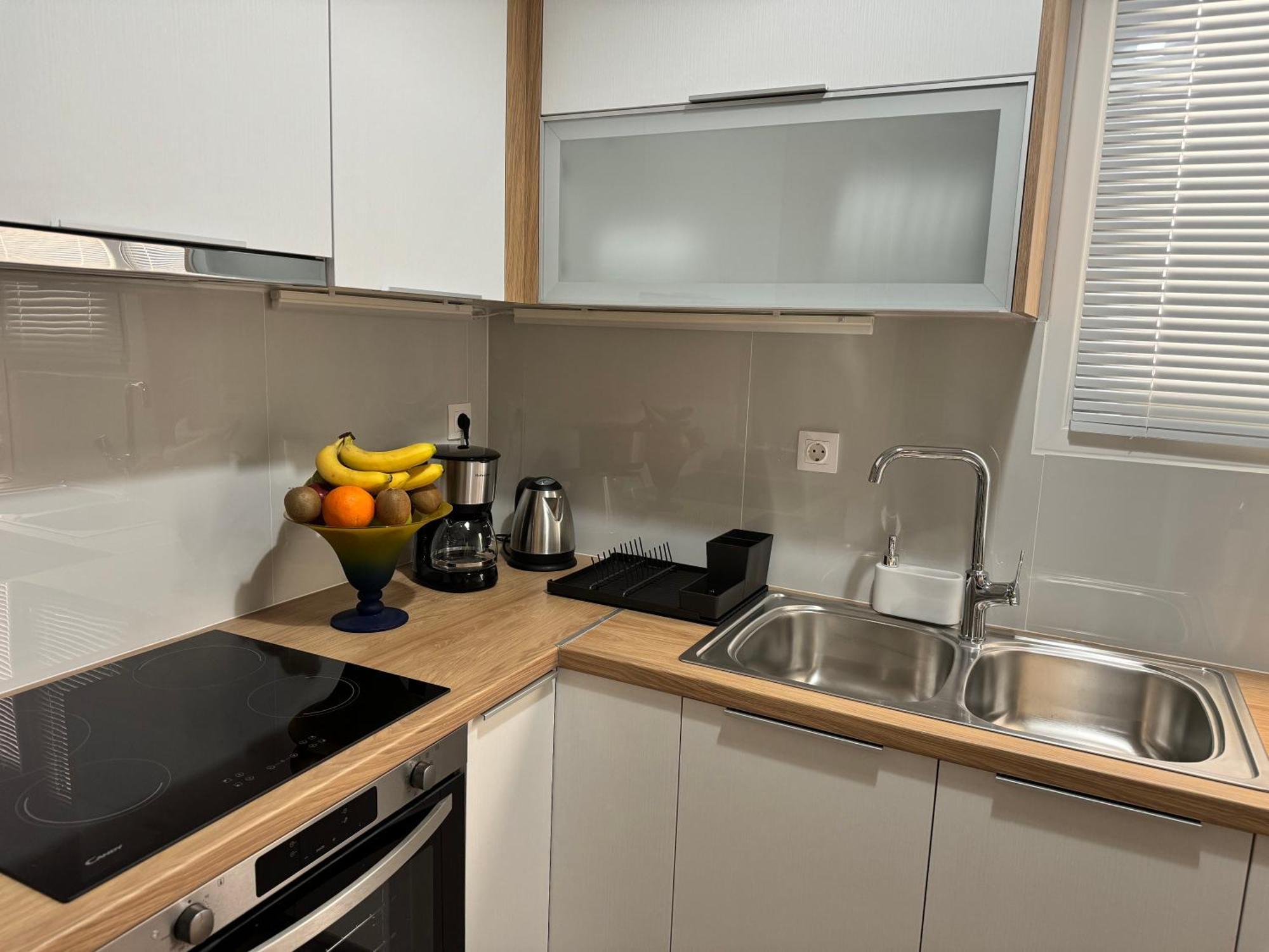 Urban Breeze Aparment 1 Apartment Athena Bagian luar foto