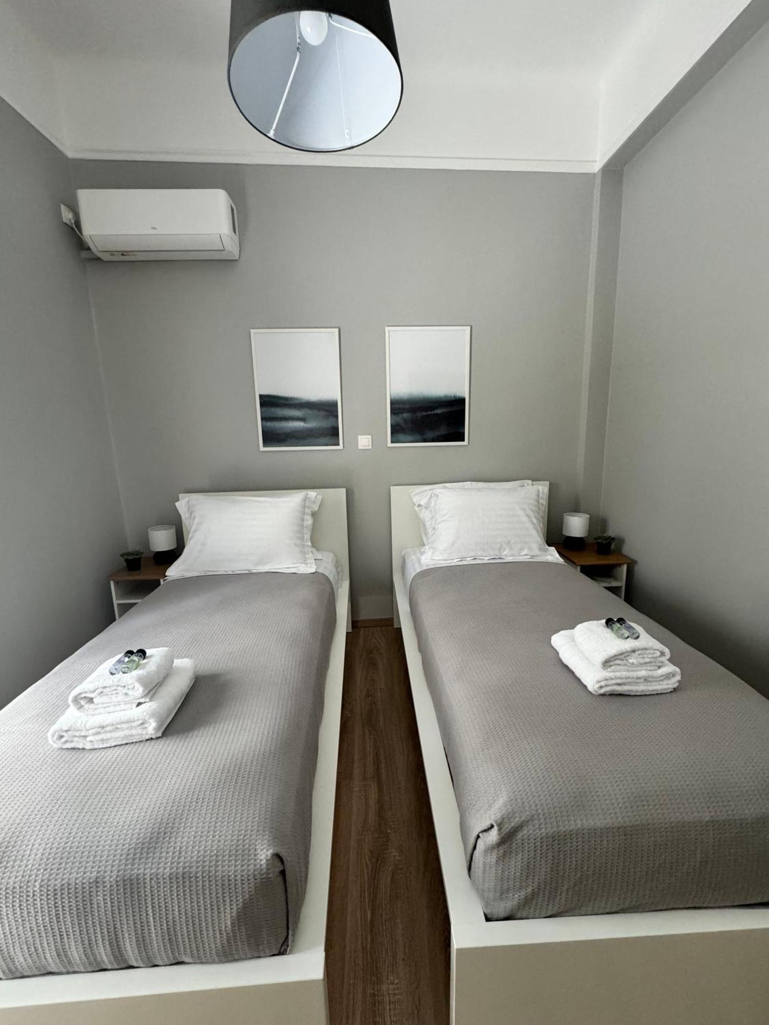 Urban Breeze Aparment 1 Apartment Athena Bagian luar foto