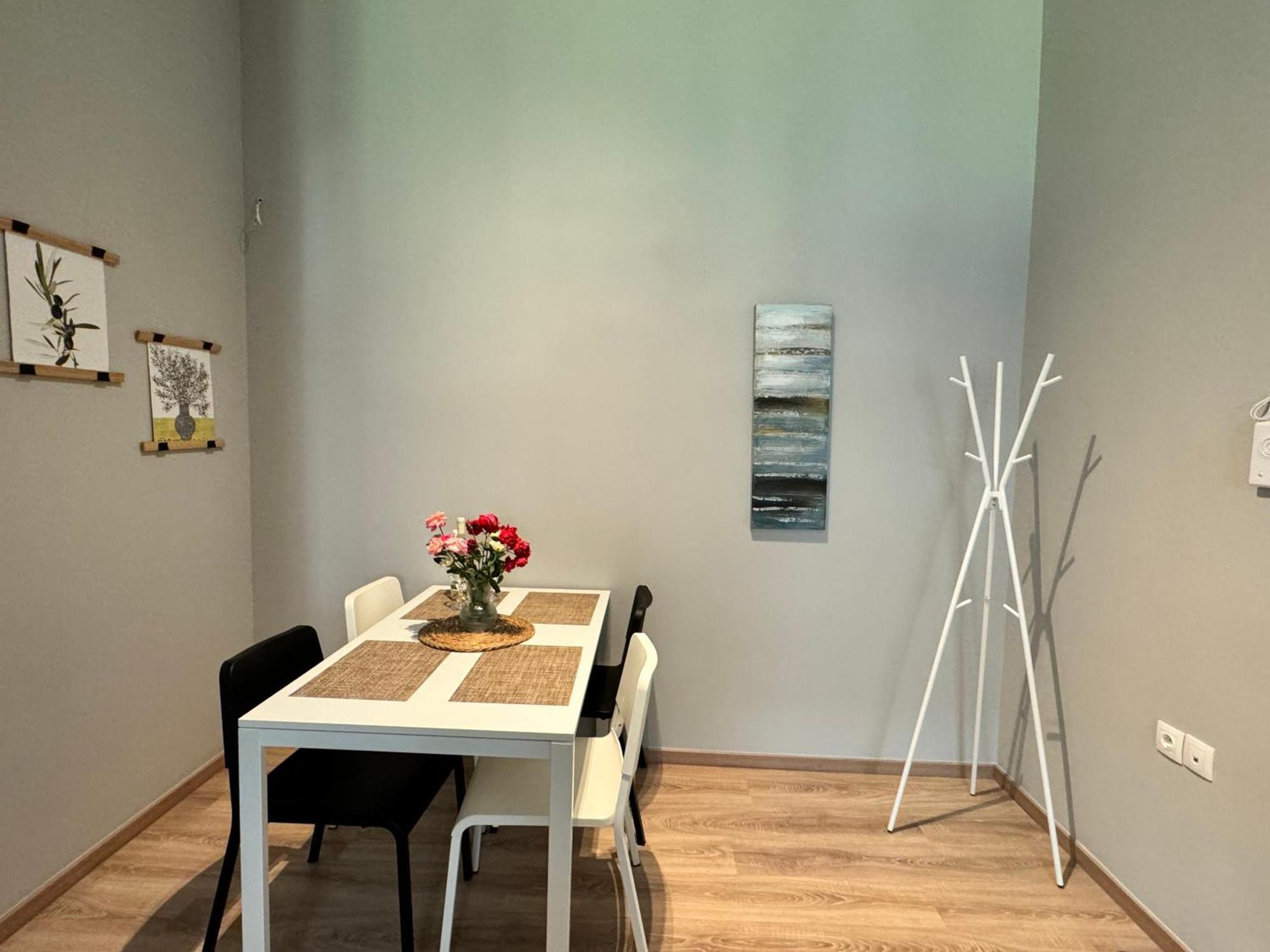 Urban Breeze Aparment 1 Apartment Athena Bagian luar foto