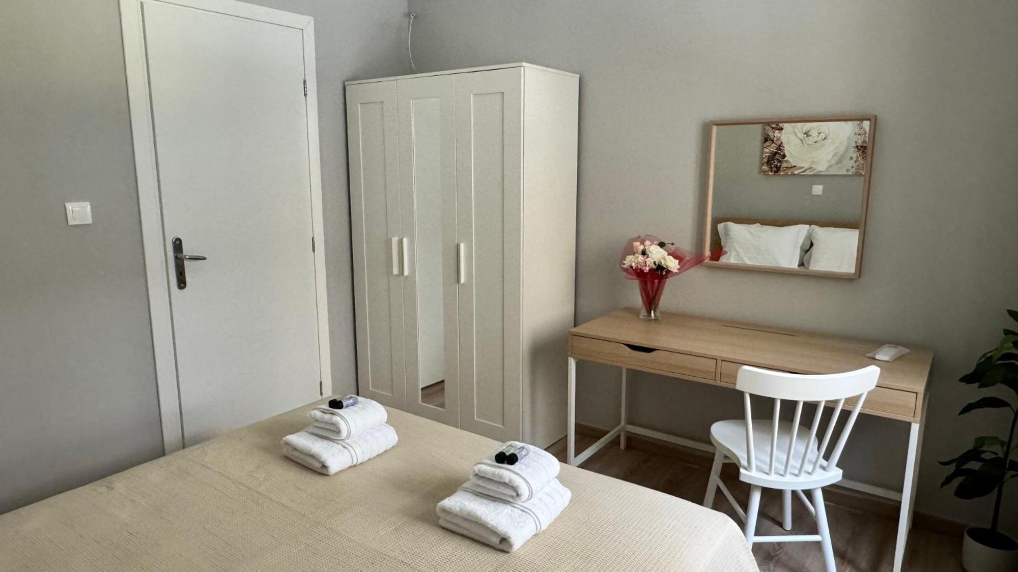 Urban Breeze Aparment 1 Apartment Athena Bagian luar foto