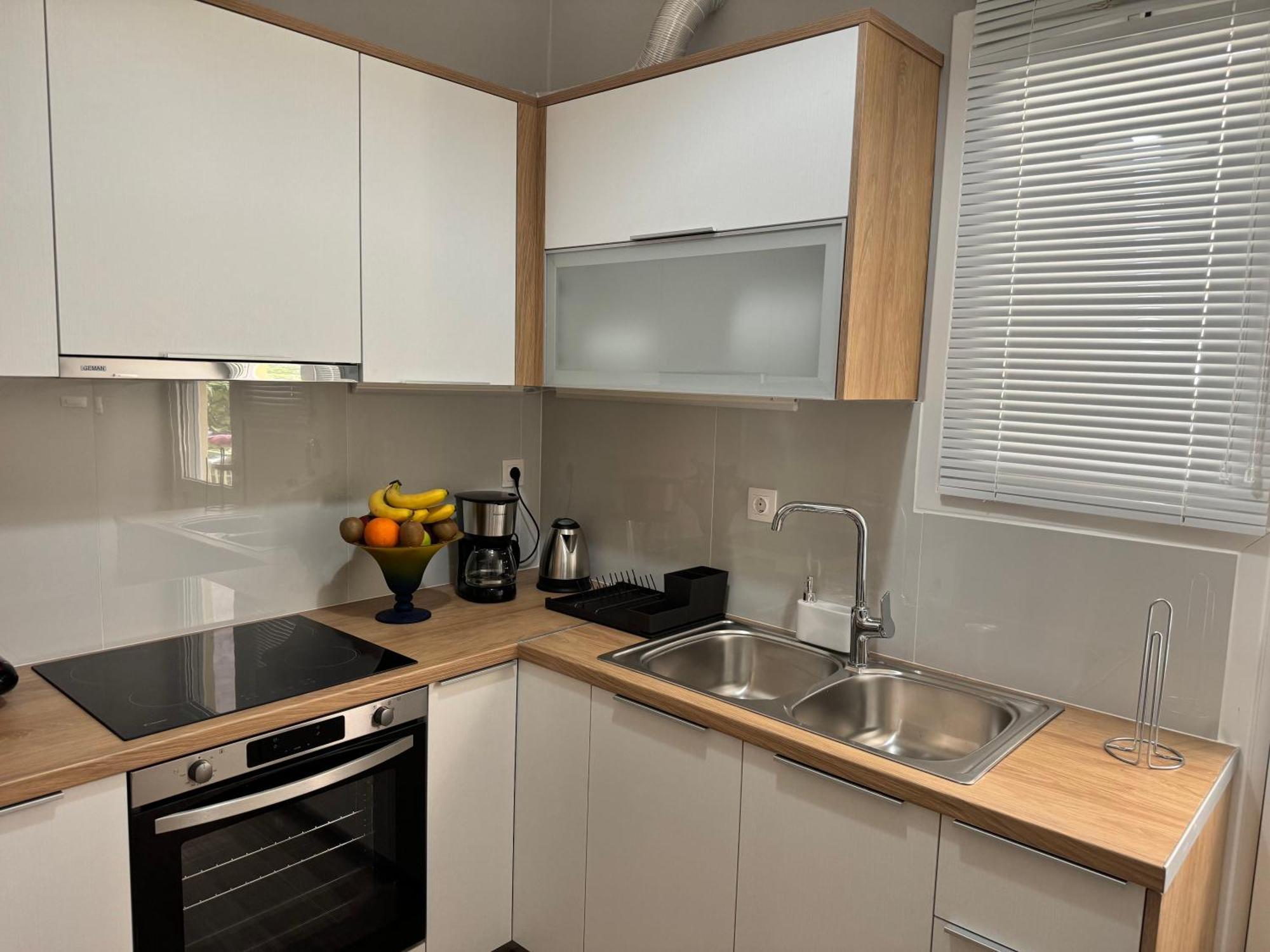 Urban Breeze Aparment 1 Apartment Athena Bagian luar foto