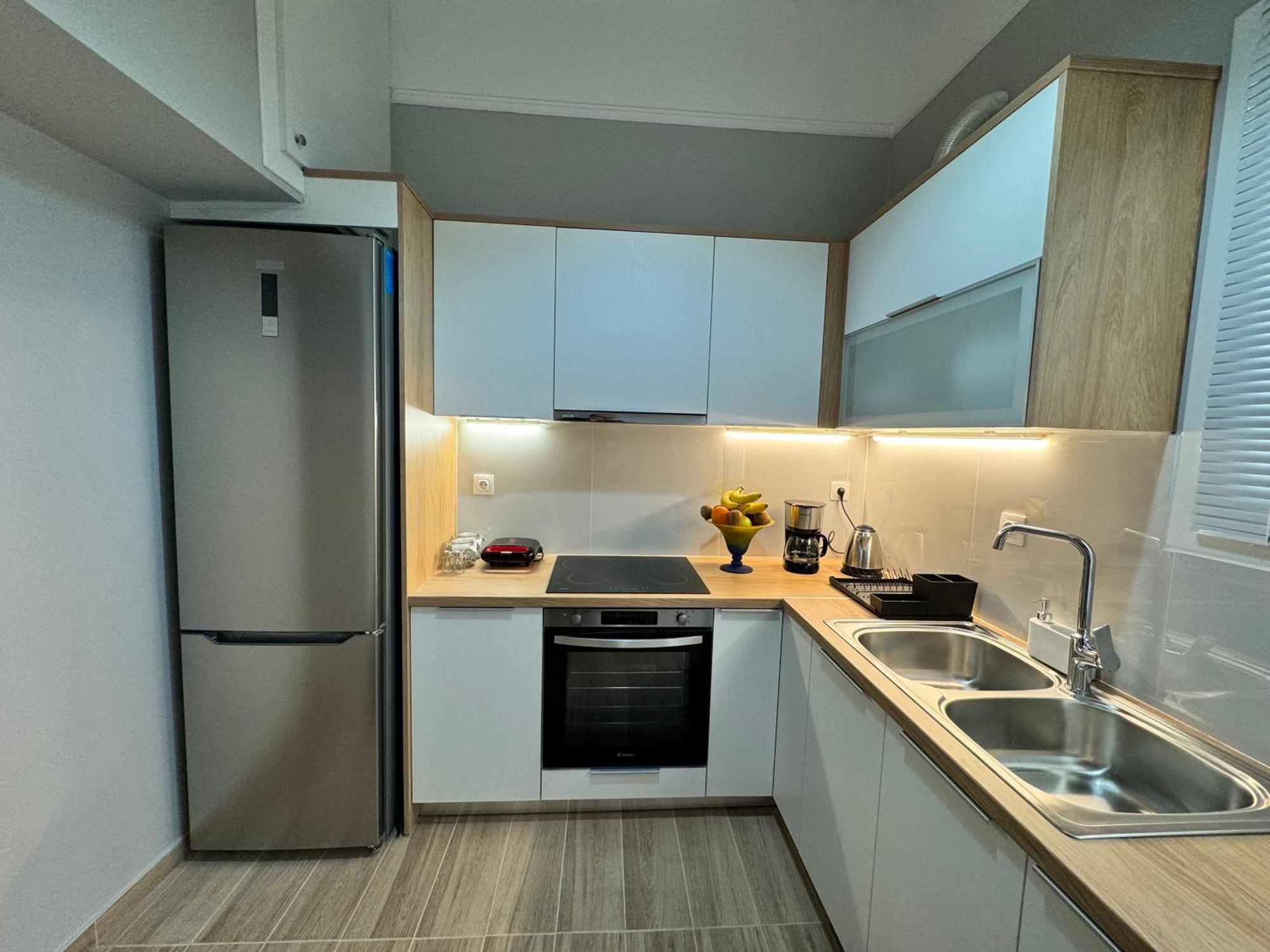 Urban Breeze Aparment 1 Apartment Athena Bagian luar foto