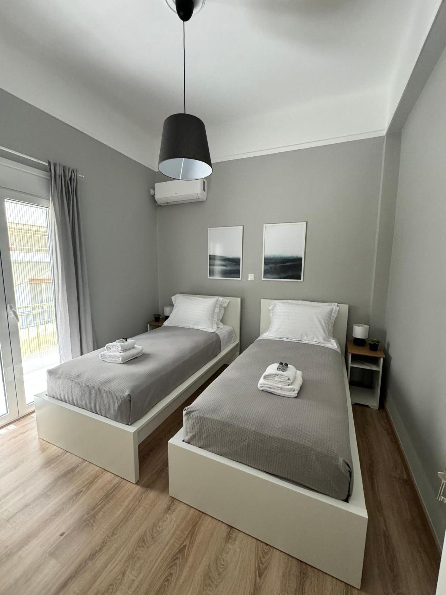 Urban Breeze Aparment 1 Apartment Athena Bagian luar foto