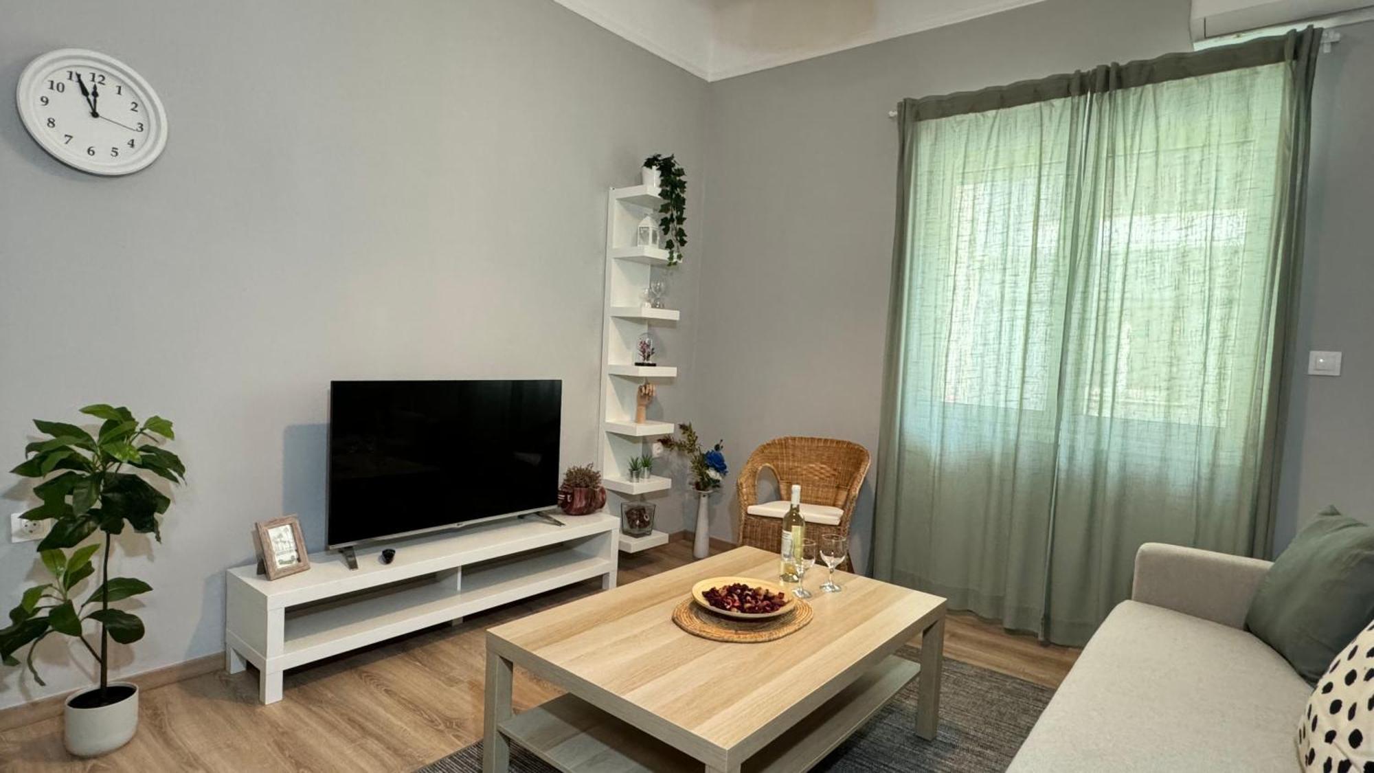 Urban Breeze Aparment 1 Apartment Athena Bagian luar foto