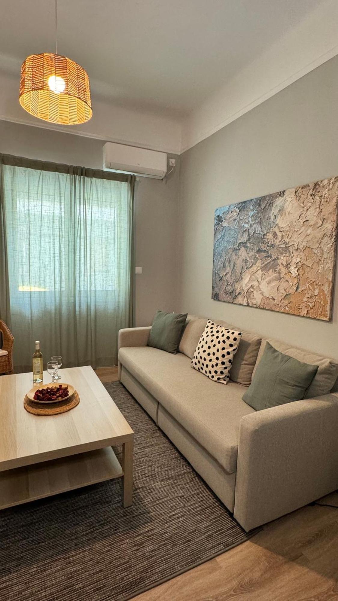 Urban Breeze Aparment 1 Apartment Athena Bagian luar foto