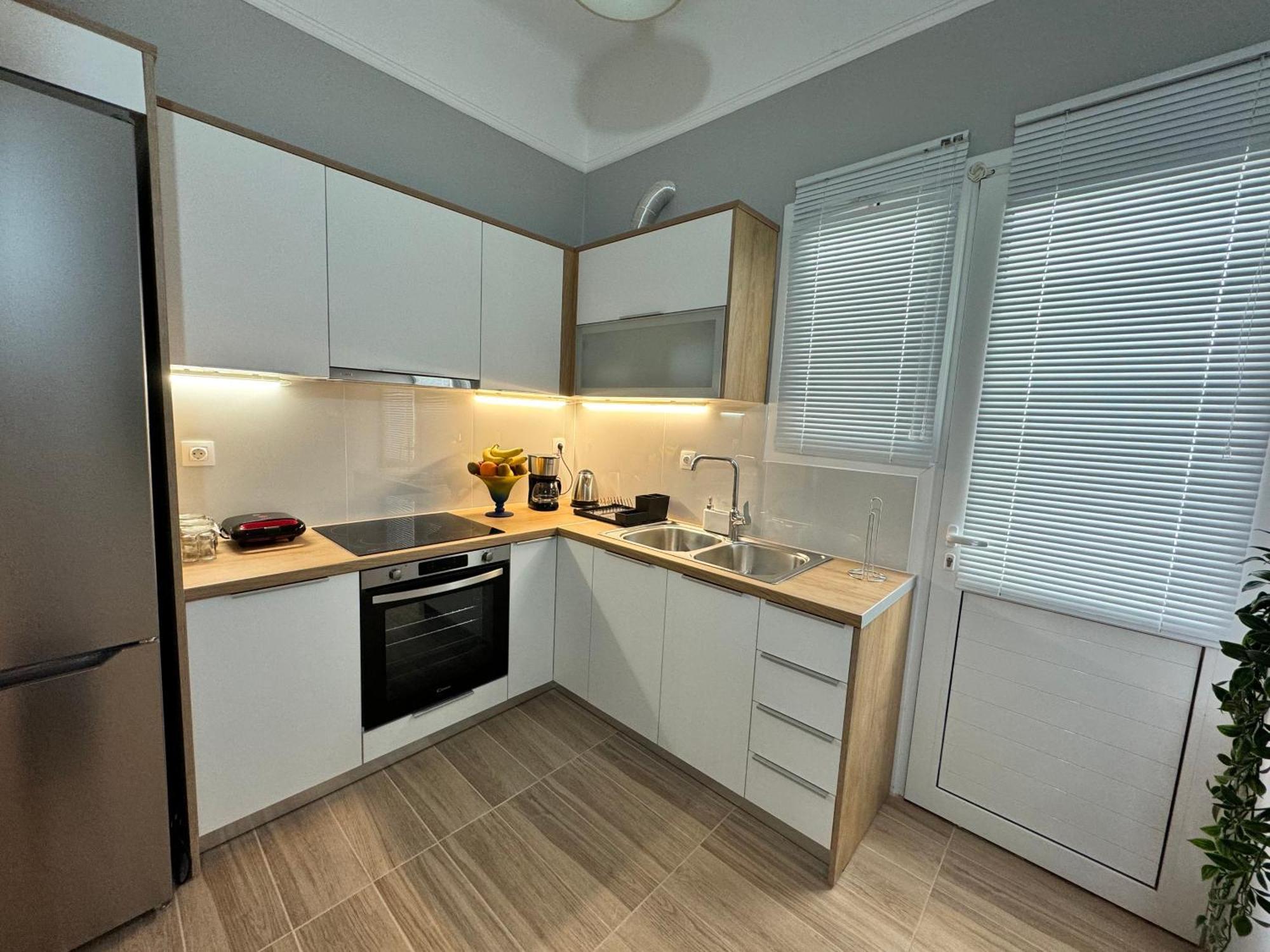 Urban Breeze Aparment 1 Apartment Athena Bagian luar foto