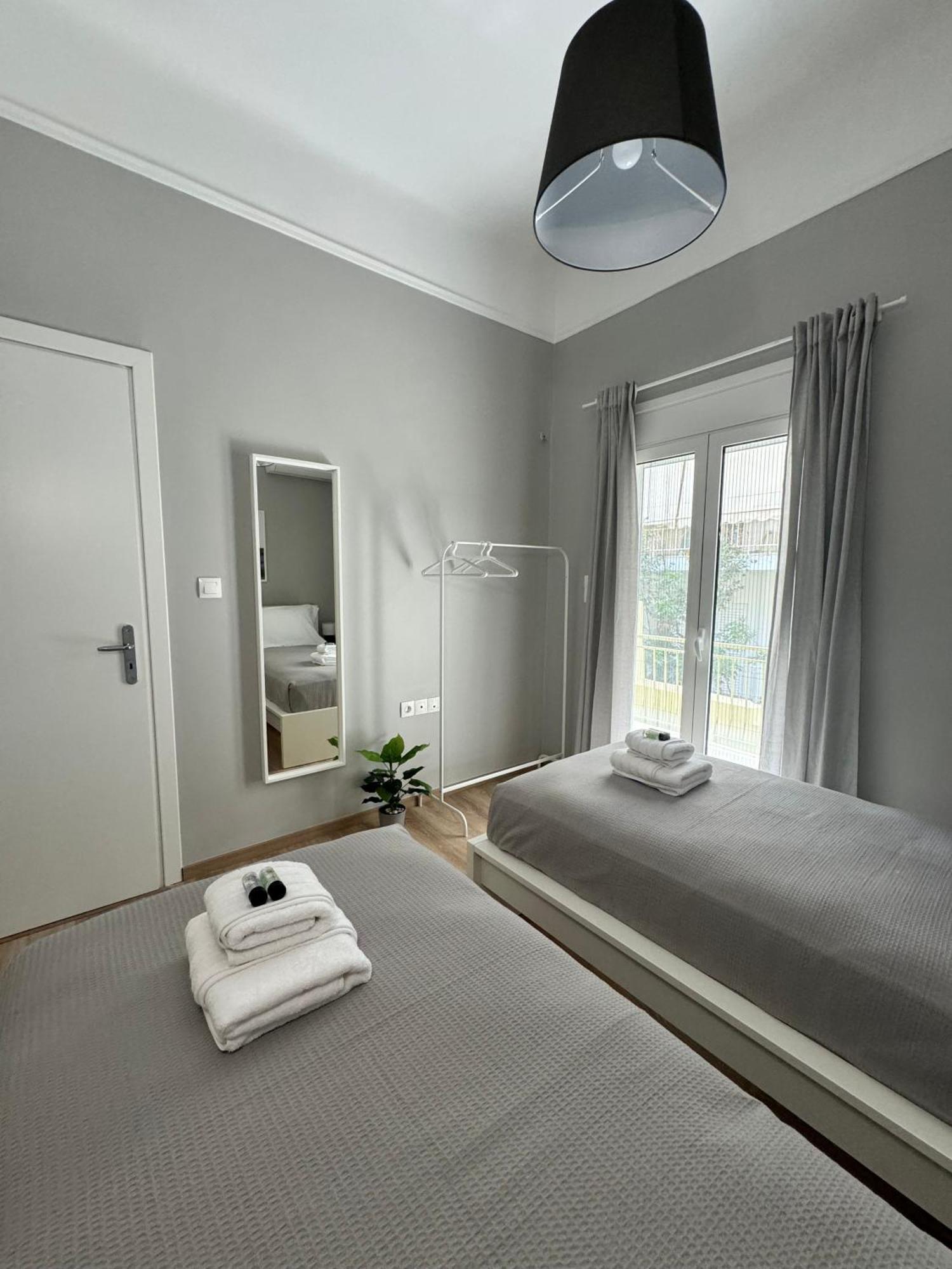 Urban Breeze Aparment 1 Apartment Athena Bagian luar foto