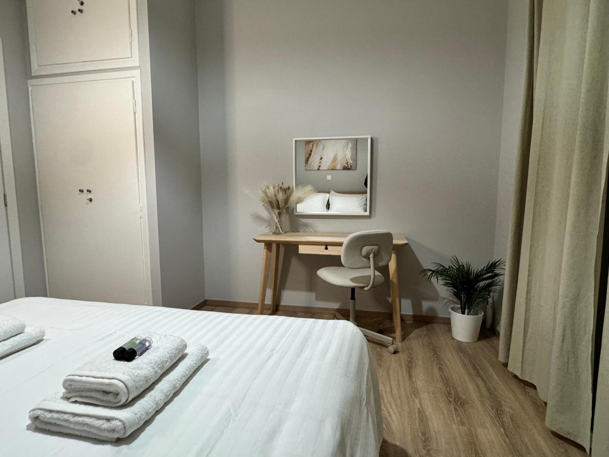 Urban Breeze Aparment 1 Apartment Athena Bagian luar foto