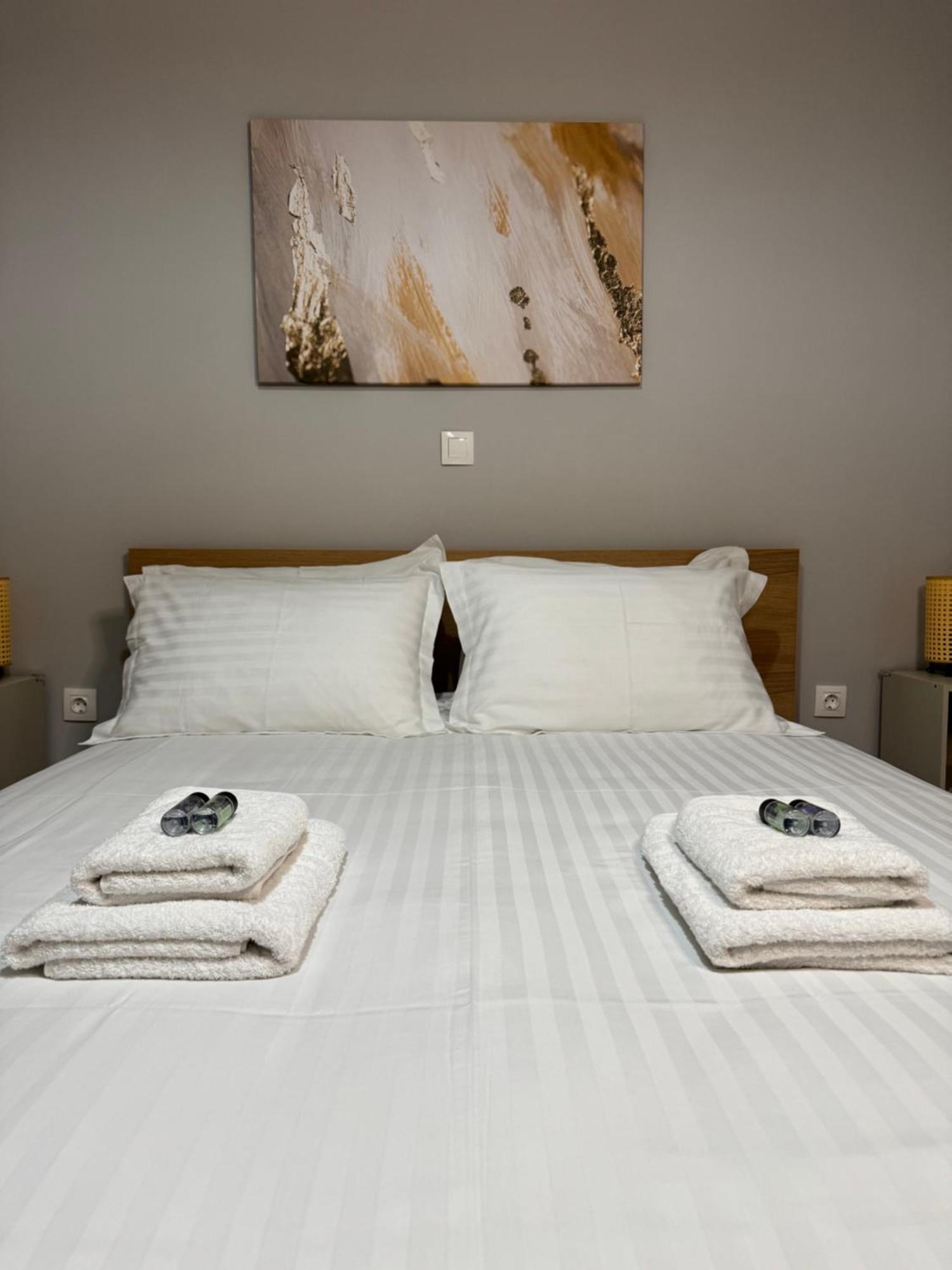 Urban Breeze Aparment 1 Apartment Athena Bagian luar foto