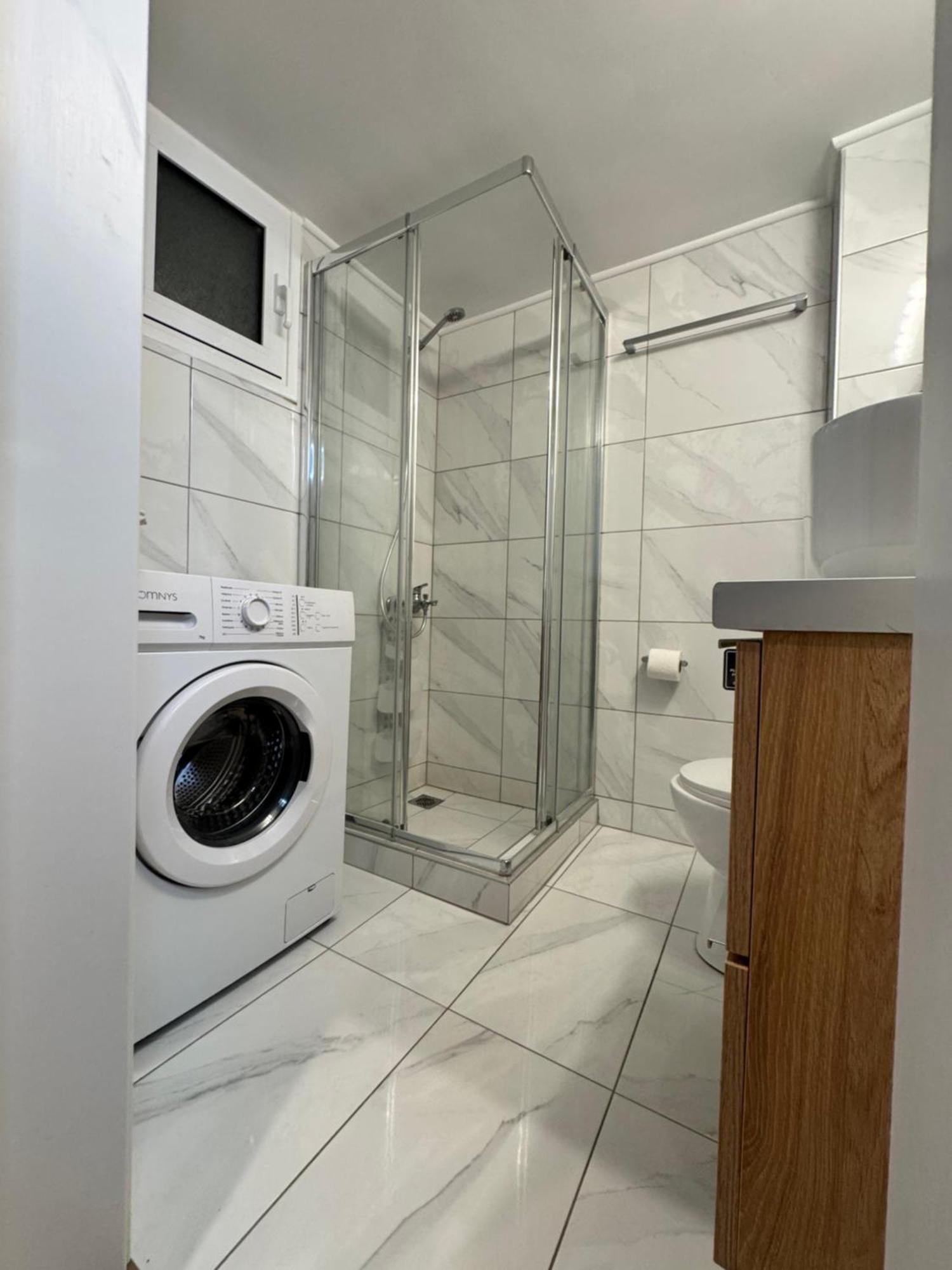 Urban Breeze Aparment 1 Apartment Athena Bagian luar foto